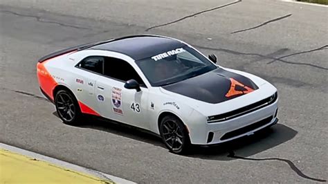 Dodge Charger Daytona Scat Pack Takes on the VIR Experience - MoparInsiders