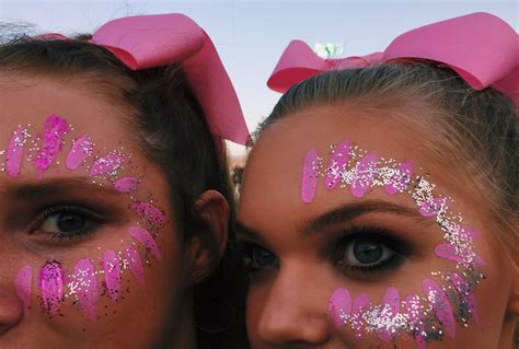 Must Know Pink Out Face Paint Ideas - PAINTSWD