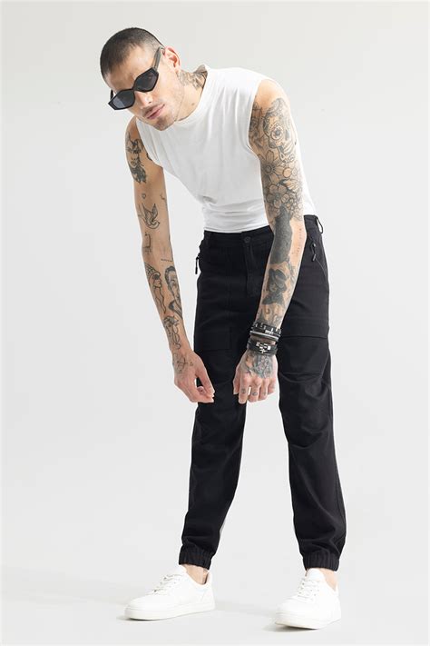 Buy Men's Rustic Black Cargo Pant Online | SNITCH