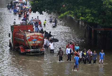 Mumbai rains bring normal life to a crawl on Friday; road, rail, air ...