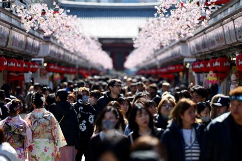 Japon : record historique de touristes étrangers malgré la baisse des ...