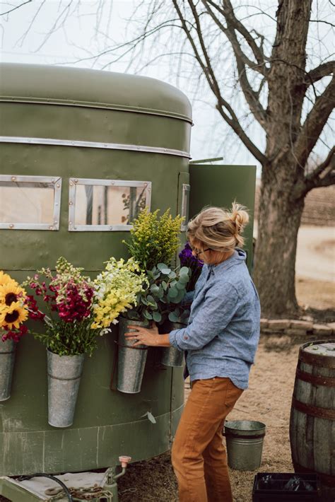 How to make Homemade Flower Food for lasting Fresh Flowers - Hearty Sol