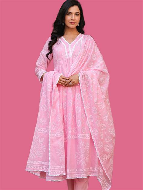 5 Beautiful Pink Plain Suit Designs | Herzindagi