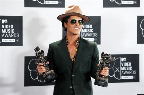 The Rumor Come Out: Does Bruno Mars is Gay? - Bruno Mars