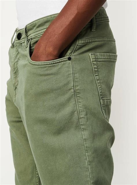 Buy Men Carrot Fit Coloured Jeans Online at just Rs. 1499.0 ...