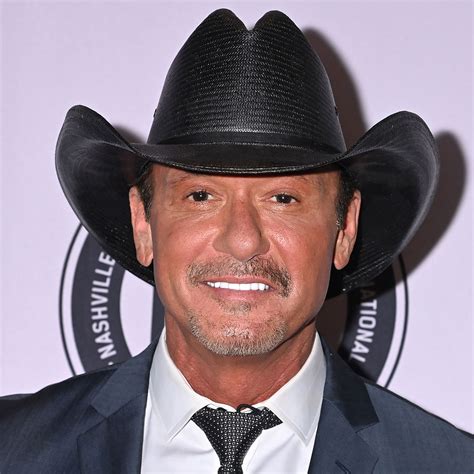 Tim McGraw Shows Off His 40-Lb Weight Loss After Cutting Alcohol ...