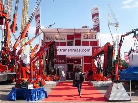 Grupo Intermedio: Customer Reviews, Stands and Services