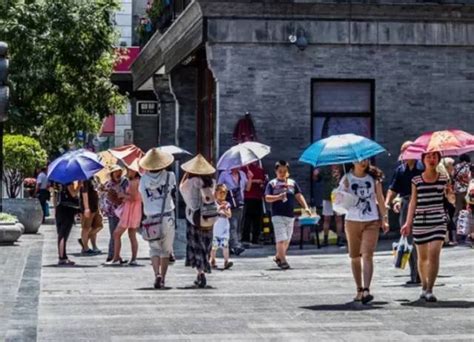 外国人来中国旅游，自称：中国景区什么都好，就是门票贵了点|外国人|景区|门票_新浪新闻