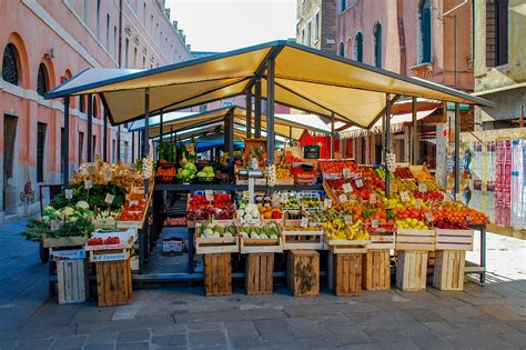 10 Best Markets in Venice - Where to Go Shopping like a Local in Venice ...