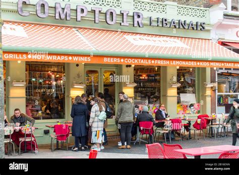 Restaurant Seating Area 的图像结果
