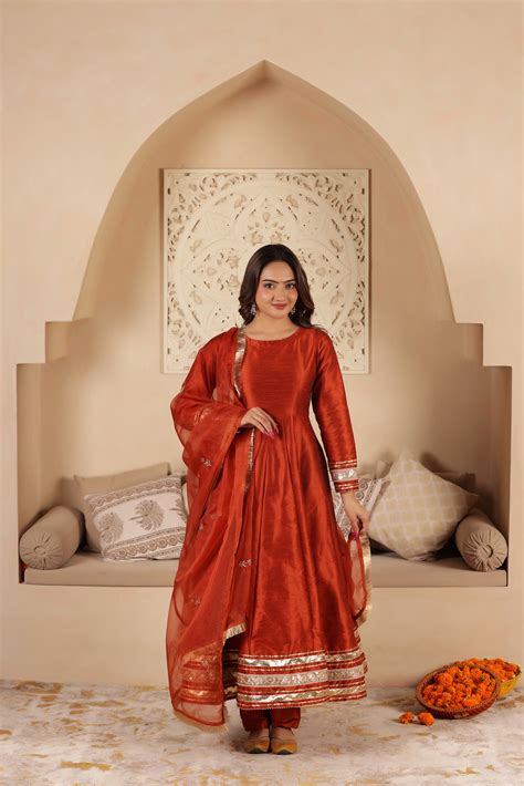 MUMTAZ SILK KALIDAR SUIT SET – Sajilo