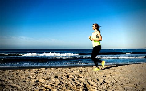 Running at the Beach 的图像结果