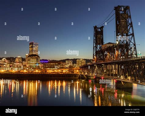 Portland, Oregon. Steel Bridge, Willamette River, and downtown Stock ...
