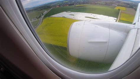 Window View 747 Landing 的图像结果