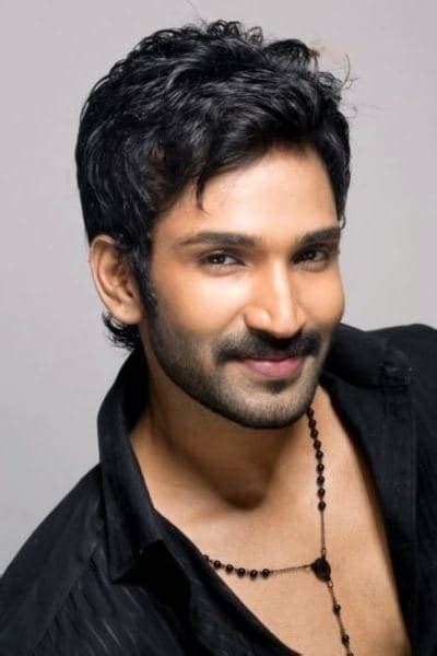 Watch Aadhi Pinisetty Movies Online | Xstream Play