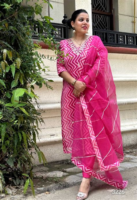 Pink Lehriya Kota Doria – Aaryes Collection