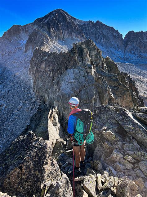 Cresta de Llosás, heading to Aneto (3404m). Spanish Pyrenees. : r ...
