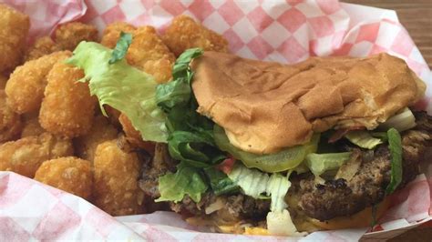 Oklahoma-style burgers at Hookers Grill near Hudson Oaks | Fort Worth ...