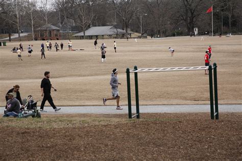 5 People Running 的图像结果