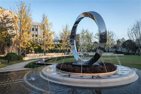 水景雕塑——圆环喷泉_无锡格物景观雕塑工程有限公司
