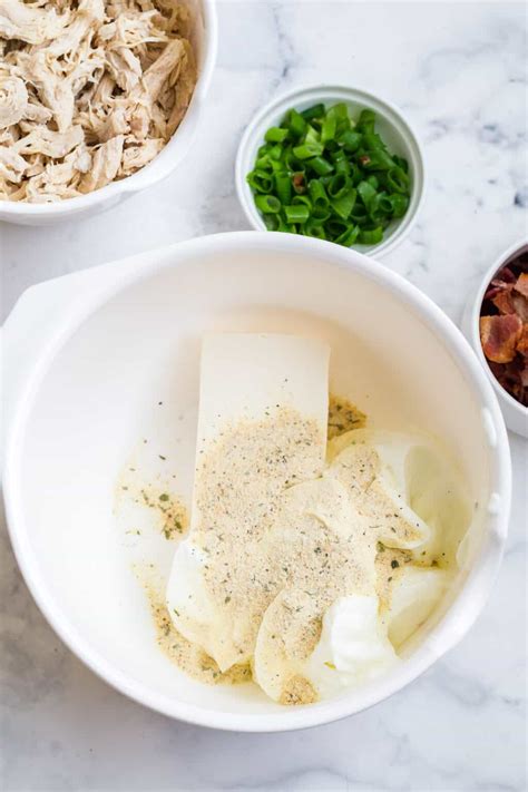 Easy Crack Chicken Sliders (on Hawaiian Rolls) | Busy Day Dinners