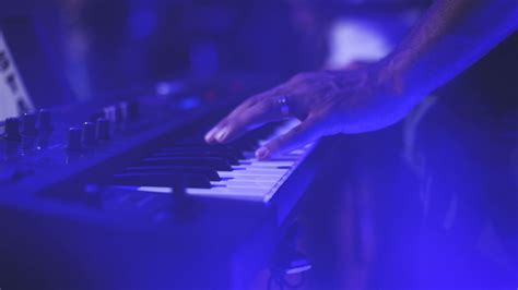 Wallpaper synthesizer, keys, hand, fingers, play, musical instrument hd ...