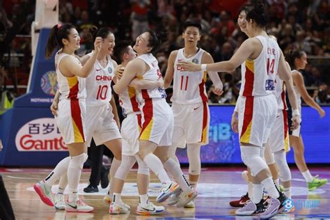 中国女篮夺得首个世界冠军！现场几万球迷彻底沸腾了，太激动了！ - YouTube