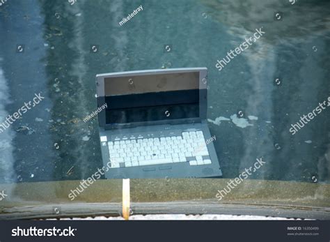 Submerged Computer 的图像结果