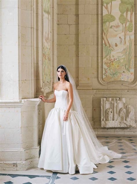 Wedding dresses for small chest 60 photos - Vianawedding.com