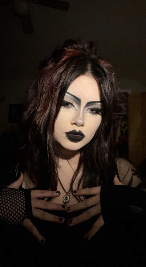 Simple Goth Makeup
