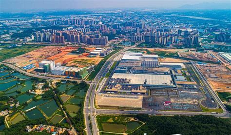 位于肇庆的国内最大翡翠加工基地，每个摊位都是千万身家_腾讯新闻