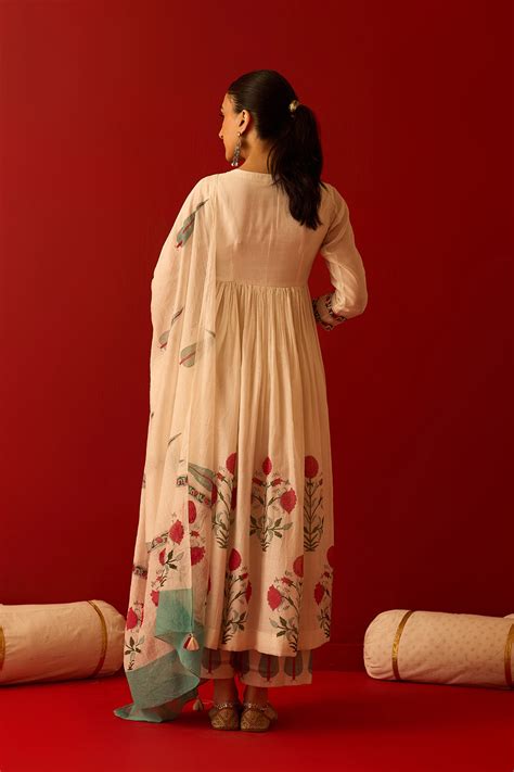 Chaand Raat Off White Mughal block printed cross v-neck kurta with pal ...