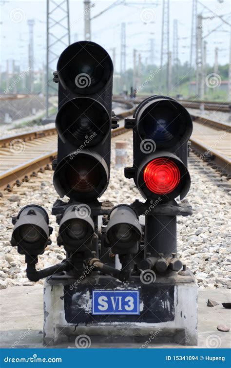 LED Indicator On Local Train 的图像结果