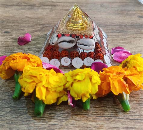 Wealth Dhanlakshmi Shree Yantra Pyramid – Kalyanastrogems