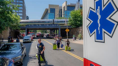 Train derails at Union Station in Washington, causing delays but no ...
