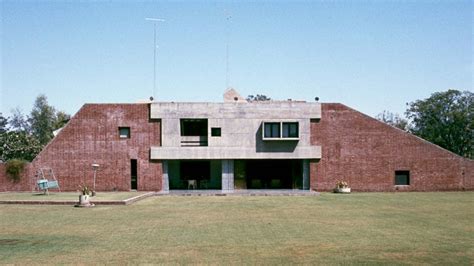 Iconic House | What makes Charles Correa's Ramkrishna House iconic ...