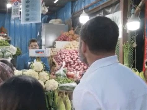 Rahul Gandhi visits vegetable market in Delhi