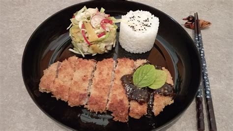 Oxford English Dictionary definiert "katsu" als Hühnchengericht
