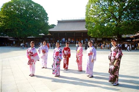 2023 Shibuya Crossing Photoshoot with Kimono Rental