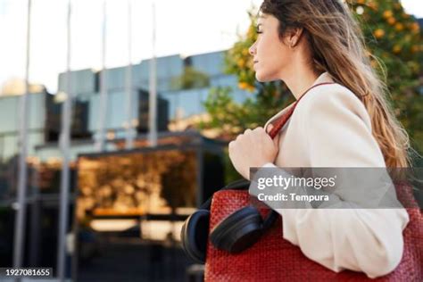 Business People Walking Side Profile 的图像结果