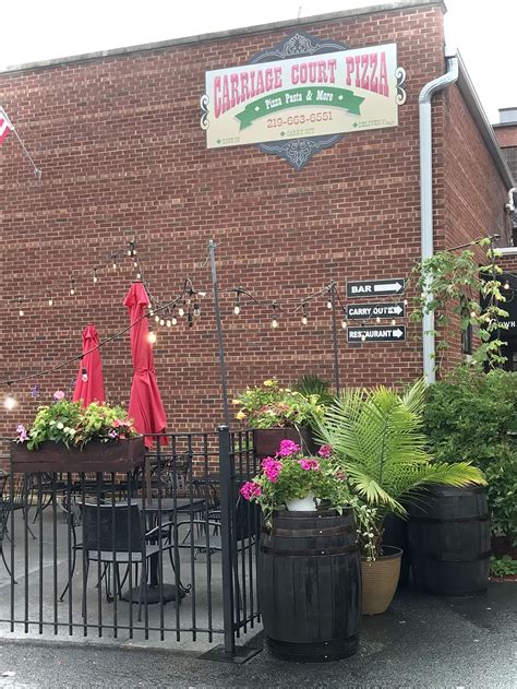 Carriage Court Pizza - Crown Point Indiana Restaurant - HappyCow