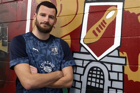 Elliott Moore explains reason for stepping away from football after ...