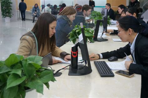 上海科技党建-@上海自贸区外国人，今后办理来华工作许可更便捷了！