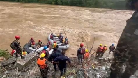 Nepal Landslide: Landslide in Nepal, two buses swept away in the river ...