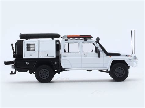 Toyota Land Cruiser LC79 Double Cab Pickup white 1:64 Autobots Model ...