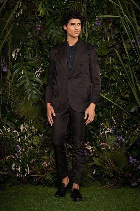 Noir Thread Textured Suit available only at Shivan and Narresh – SHIVAN ...