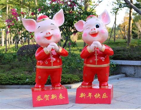 新年美陈玻璃钢生肖猪吉祥物猪年卡通雕塑摆件 - 深圳市温顿艺术家具有限公司