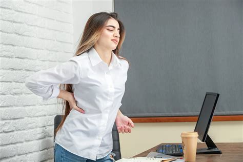 Lower Right Back Pain: Causes and Treatment | Credihealth