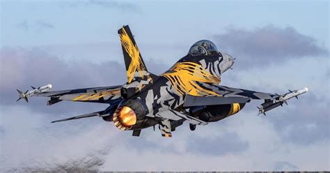 F-16 First Flight 的图像结果