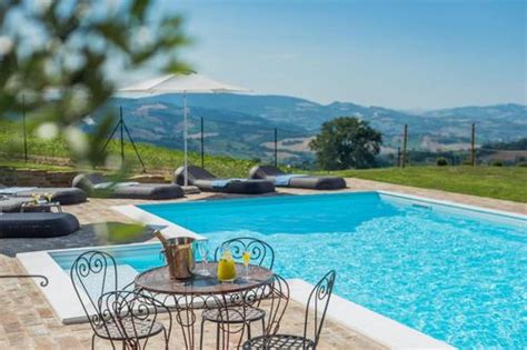 Villa in Pergola at the Best Price | cozycozy